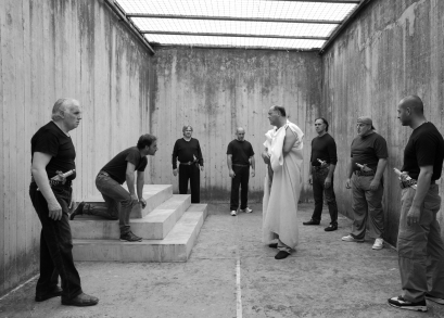 Julius Caesar (Giovanni Arcuri) confronts his friends and enemies in an unusual rehearsal space inside Rebibbia Prison in a scene from Paolo and Vittorio Taviani's 