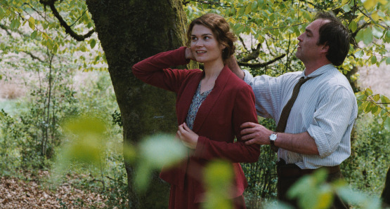 Marina Hands as Constance
(i.e. Lady Chatterley) and
Jean-Louis Coulloc'h as Oliver Parkin.
